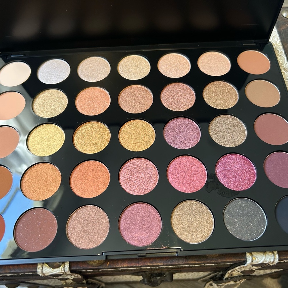 Morphe Radiant Warmth Eyeshadow Palette - Picture 2 of 6
